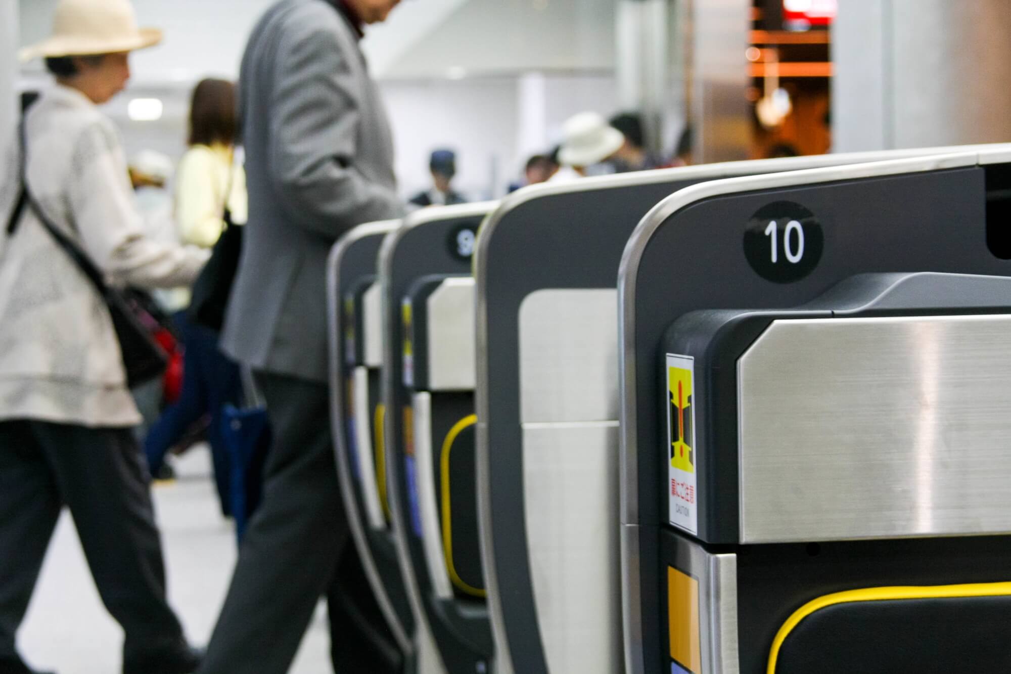 駅の自動改札機
