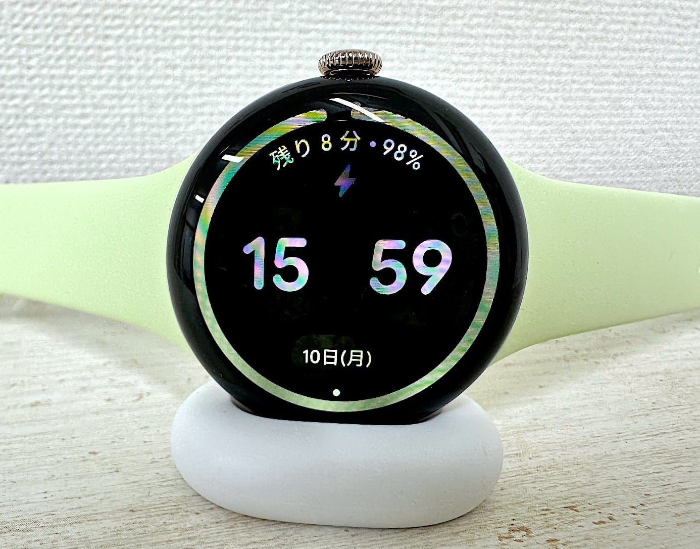 充電中のGoogle Pixel Watch 4