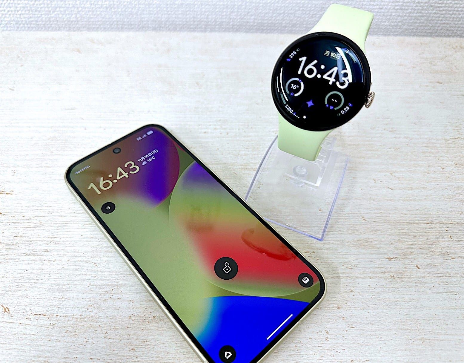 Google Pixel Watch 4とスマートフォン